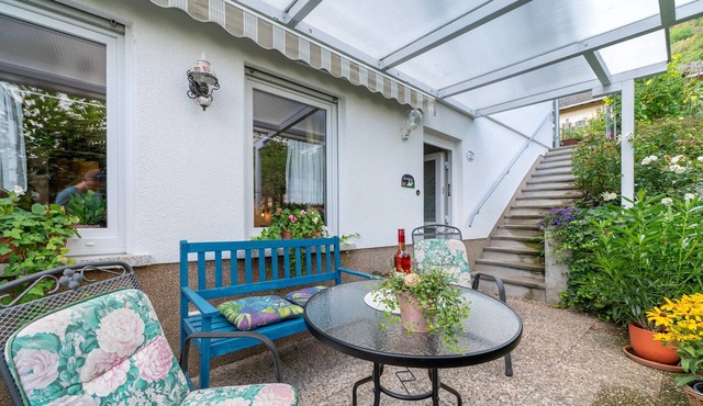 Apartment 'Rosentraum' with Private Terrace, Private Garden and Wi-Fi in Kirn