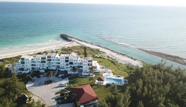Bahamian Beachfront Paradise, directly on the beach! in Freeport
