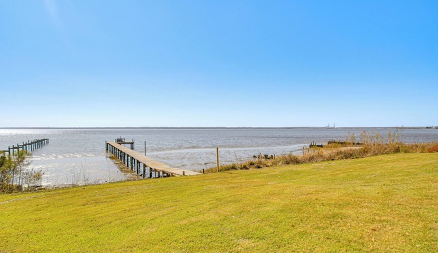 Bayfront Home in Pace w/Dock & Hot Tub, Near Ramp in Pace