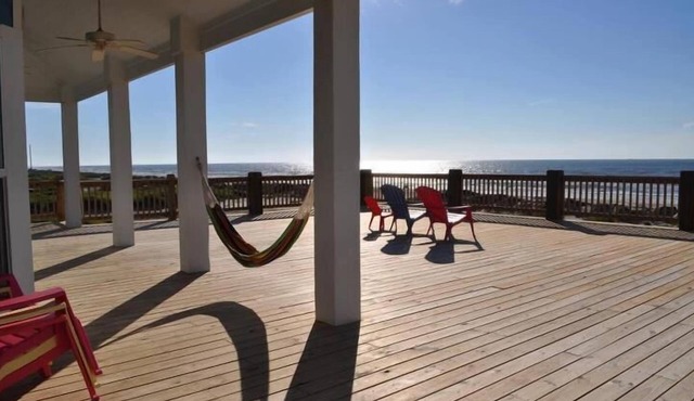 Beach Front Home, Huge Deck, Sleeps 12 in Crystal Beach