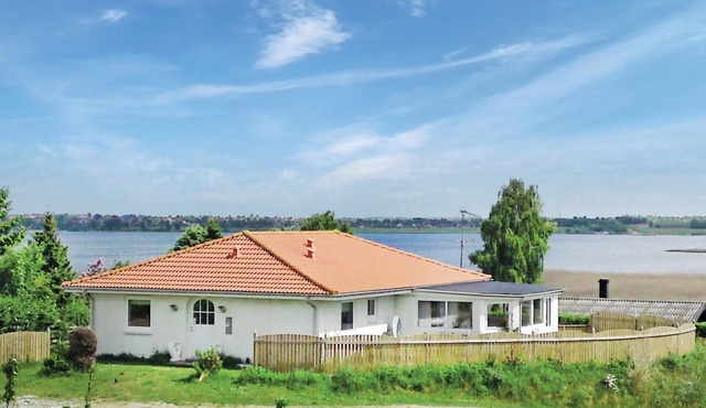 Beach front home in Jægerspris with WiFi in Jægerspris
