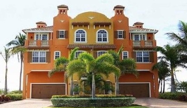 Beachfront LUXURY HOME- Watch the waves from your pool & 15 steps to the beach in Ft. Myers Beach