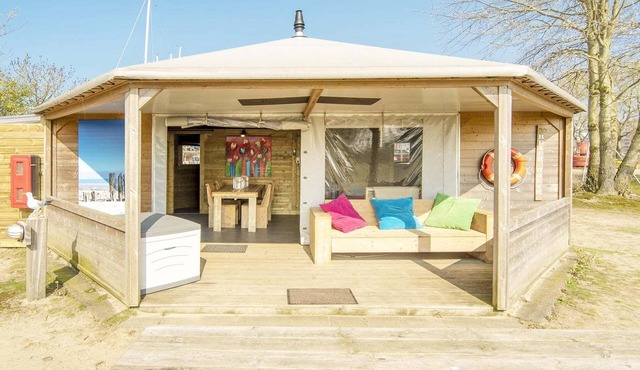 Beachside Dune Home Retreat for 4 in Almere