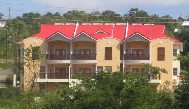 Beautiful Condo with Fantastic Sea and Sunset Views in Cap Estate