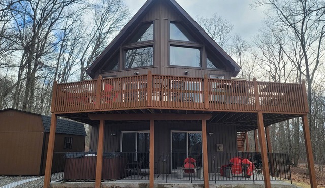 Beautiful remodeled property Mt. Top view scenic stream in back on a cul de sac. in Bushkill