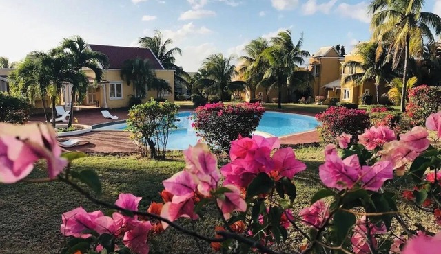 Beautiful Secure Villa with Pool & Tropical Garden in Albion