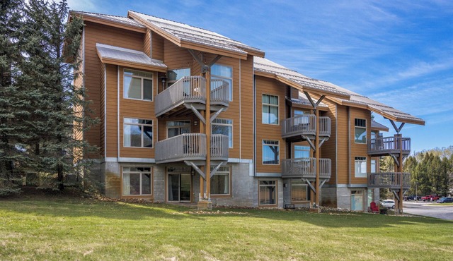 Blue Bird Sky - Ski and Golf Lodge in bellaire