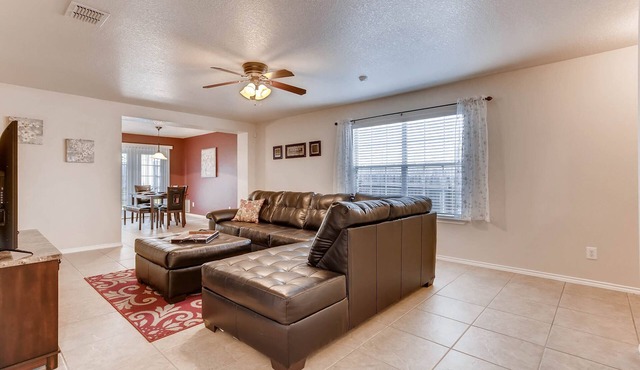 BMT Grads Stay! Minutes to Lackland + Pool & Theme Parks in San Antonio