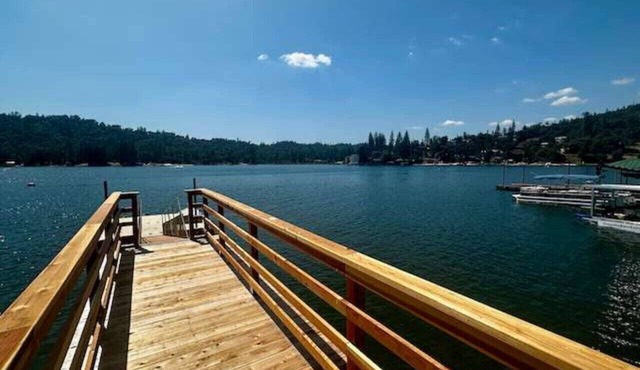 Boat Dock - Lake Front - Dog Friendly - Sleeps 23 in Bass Lake