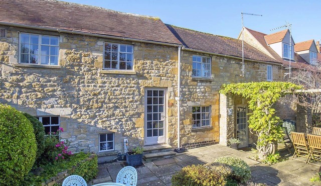 Box Cottage - sleeps 4 guests in 2 bedrooms in Broadway