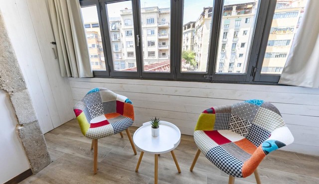 Bravissimo Rambla Eiffel 2, 3 bedrooms, located next to the Eiffel Bridge in Girona