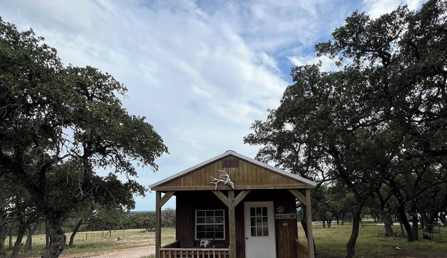 Cabin in Harper! Access to hiking and wildlife! in Harper