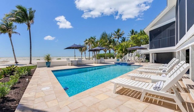Captiva Beachside Villa w/Private Pool & Hot Tub in Captiva