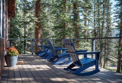 Carson Cabin - King Beds, Mountain Views, Mins to Town in Red River