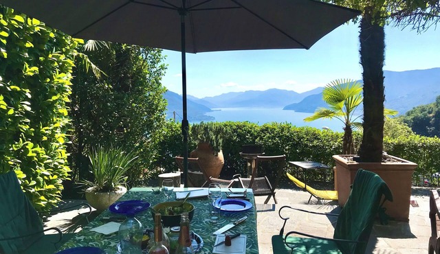 CASA GUSTO, vacation home with large garden terrace and wonderful lake view in Brissago TI