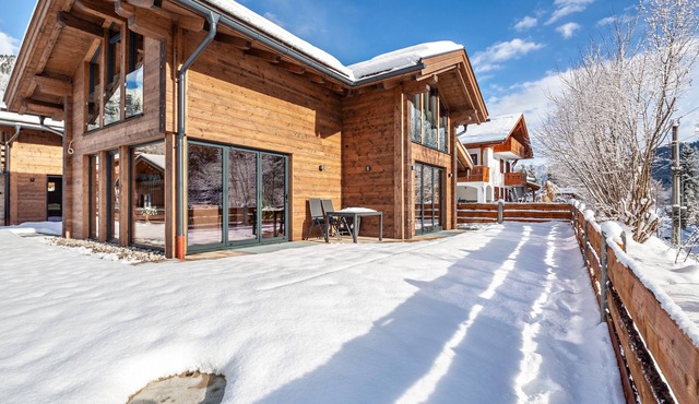 Chalet "Aus Holz" with Mountain Views, Private Terraces, and Wi-Fi in Garmisch-Partenkirchen