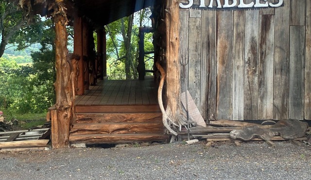 Charming 3-bedroom Barndominium cabin with AC in Saint Joe in Saint Joe