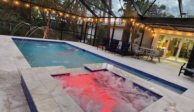 Charming 4-bedroom plus den villa with pool and spa near the beach and downtown. in Naples