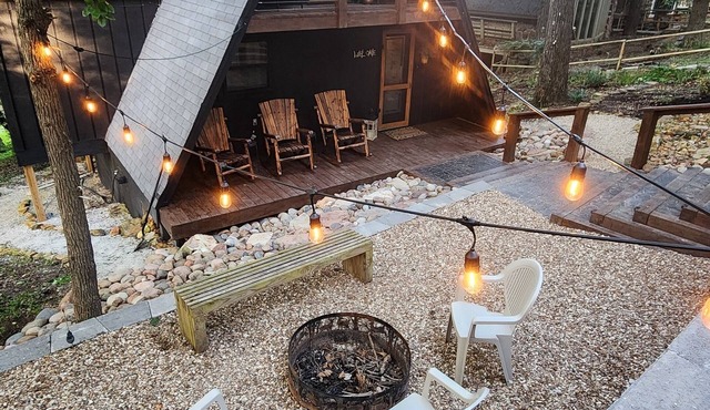 Charming A frame Chalet w/hot tub in Marble Falls in Harrison