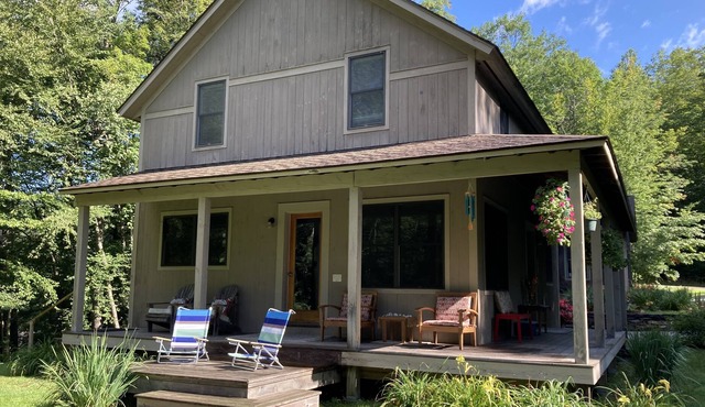 Charming Brookside Country Retreat just 10 minutes to I91 in Shelburne Falls