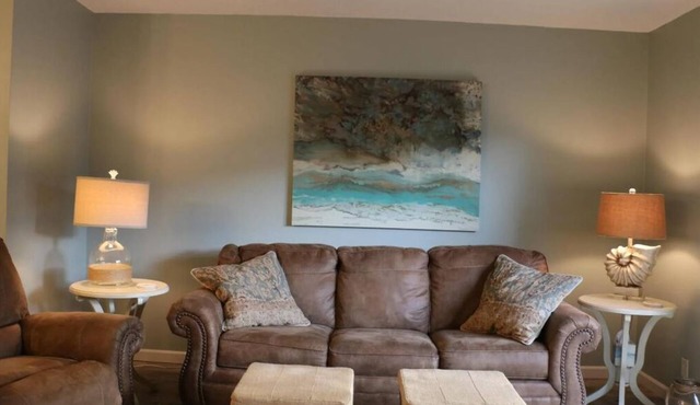 Chic 2-bedroom condo with AC, WiFi in charming Fairfield Bay in Fairfield Bay