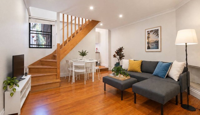 Chic 2BR House nr Eats, Fish Market, Casino & CBD in Pyrmont
