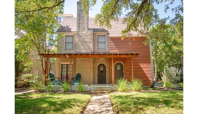 Close to Famous Attractions with Hot Tub and Fire Pit in San Antonio