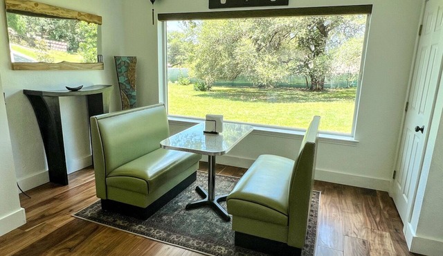 Contemporary 2 bedroom house in San Marcos close to campus, downtown & the river in San Marcos