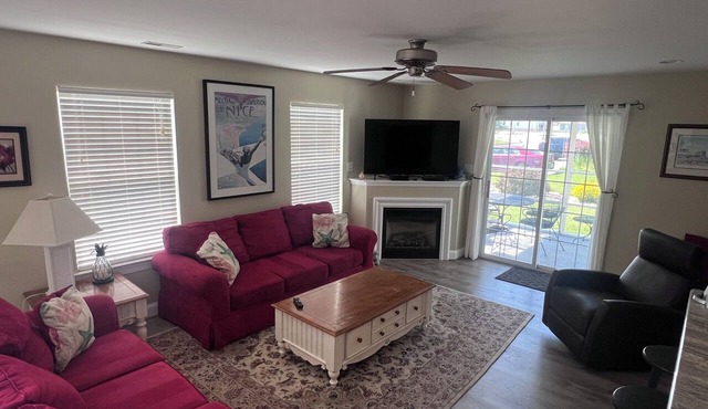 Convenient location in Rehoboth beach. Two master suites, pool - 4BR-3.5BA in Rehoboth Beach