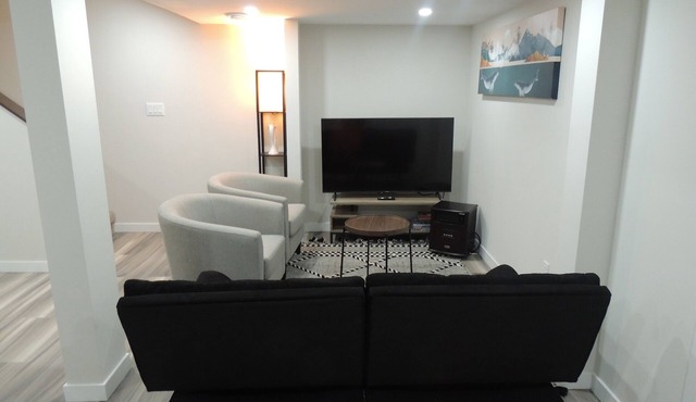 Cozy 2-Bedroom basement Suite with Private entrance South Winnipeg. in Winnipeg
