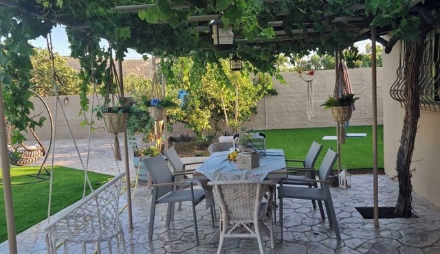 Cozy cottage with 1 bedroom and WiFi, AC in amazing Attiki near the beach 800mt in Attiki