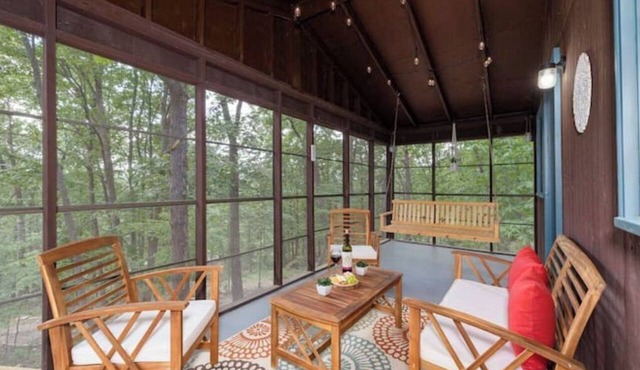 Cozy Romantic Cabin w/Fire Pit Near Shenandoah NP & Luray Caverns in Shenandoah