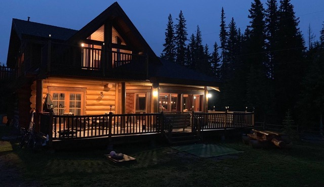 Custom built log home surrounded by lakes in Logan Lake
