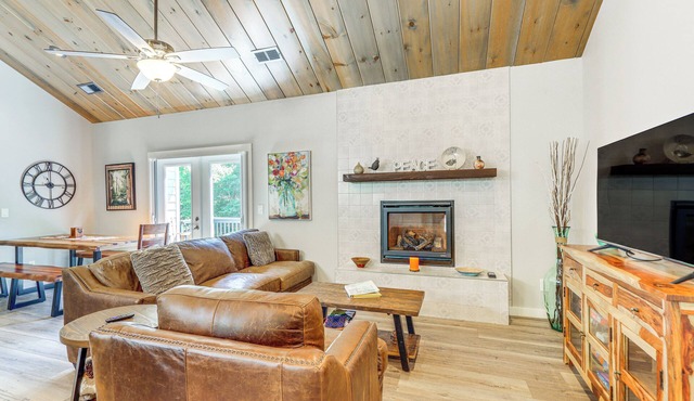 Deck, Fire Pit & Fireplace: Murphy Forest Retreat in Murphy