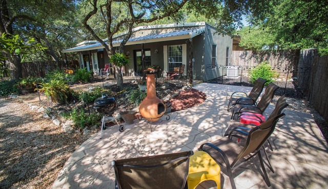 Dog Friendly - Gated Cozy Cottage Getaway - Close to Whitewater & Canyon Lake in New Braunfels