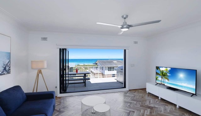 Elanora 3 - Beachfront Unit with Views! in AVOCA BEACH