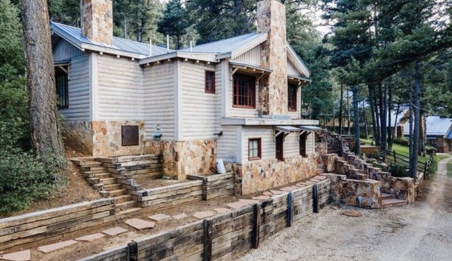 Elegant Chalet in Taos Canyon in Taos