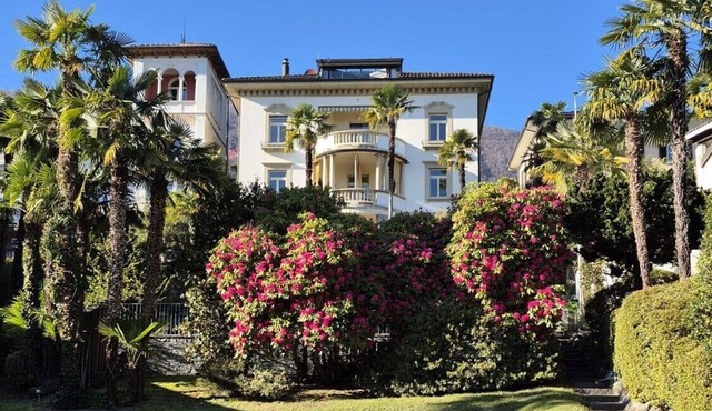 Elegant villa near the lake with extensive grounds and a wonderful view in Minusio