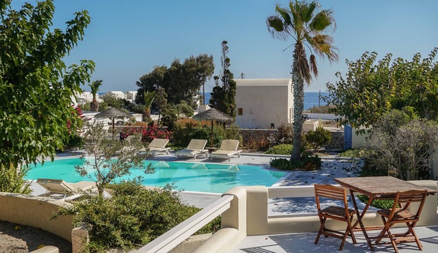 Elia | Cycladic Three-Bedroom Villa with Private Pool and Sea View in Thira - Santorini