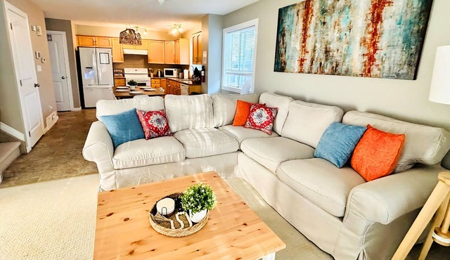 Entire House Spacious 5-Bedroom - Near Expo, Commonwealth Stadium & Rogers Place in Edmonton