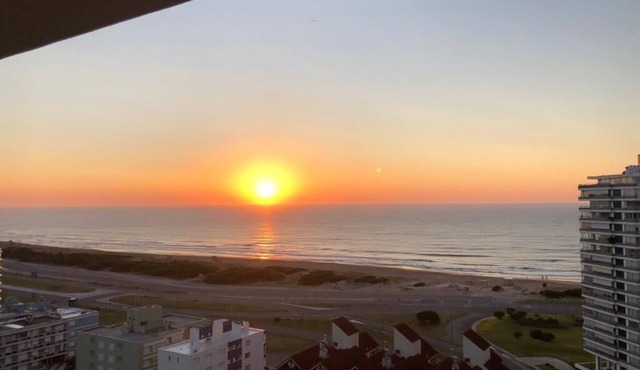 Exceptional Condo with seaside view and beach service. (No pets allowed) in Punta del Este