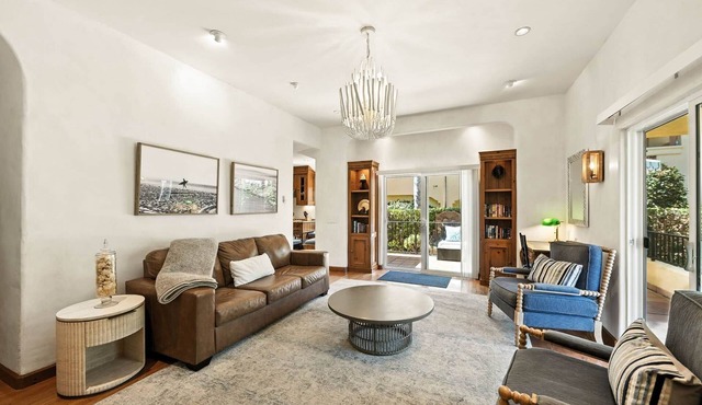 Exceptional Ocean Getaway — blocks to Beach and Funk Zone in Santa Barbara