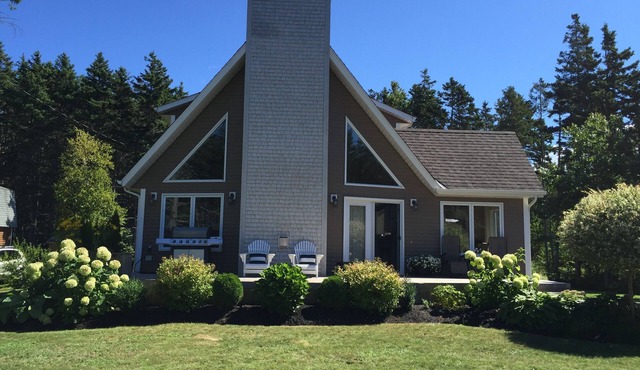 Executive Summer Home - minutes from the beach! A lovely vacation experience in Stanhope