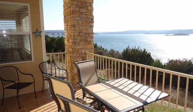 Fall Dates Open! Luxury Lakefront Condo! 2 King Beds/2 New Baths, What A View! in Hollister