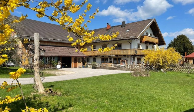 Ferienwohnung Mittelstation im Dopplerhof 1.og 80 qm, 1 Schlafzimmer in Piding