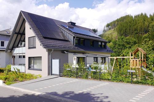 First-Class Domizil WILLINGEN-LODGE mit eingezäuntem Garten und Spielplatz in zentraler Top-Lage! in Willingen