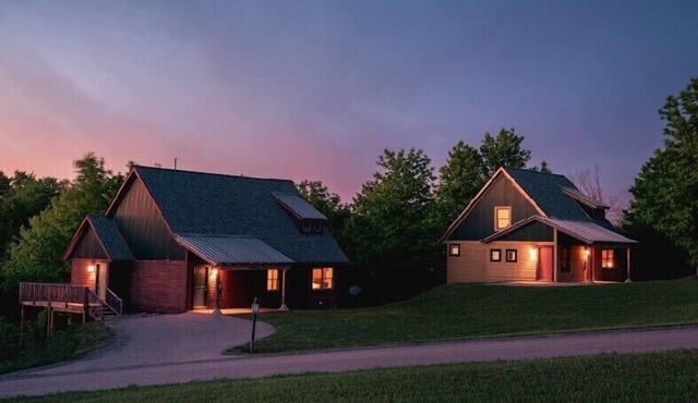 Four Season Cabin Great for Family and Couples Retreat in Mancelona