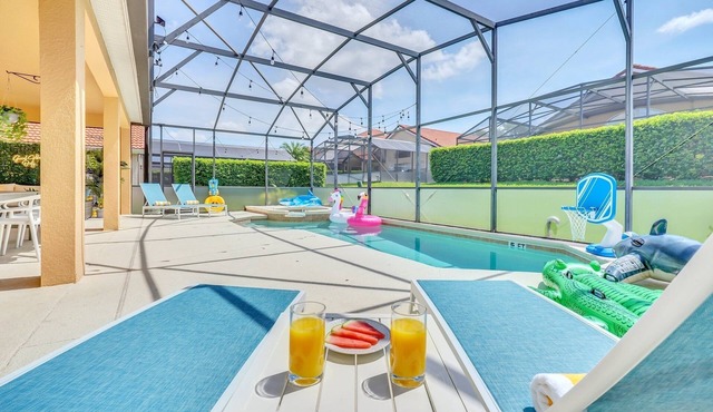 Fully-Loaded Modern Disney Family Villa w/Pool - 7 BR in Davenport