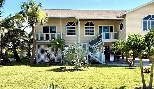 Fully Updated/Luxury Beach House w/Master Suite-Close to beach! in Fort Myers Beach