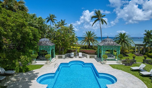 Glamorous Beachfront Estate - Leamington Pavilion in Battaleys